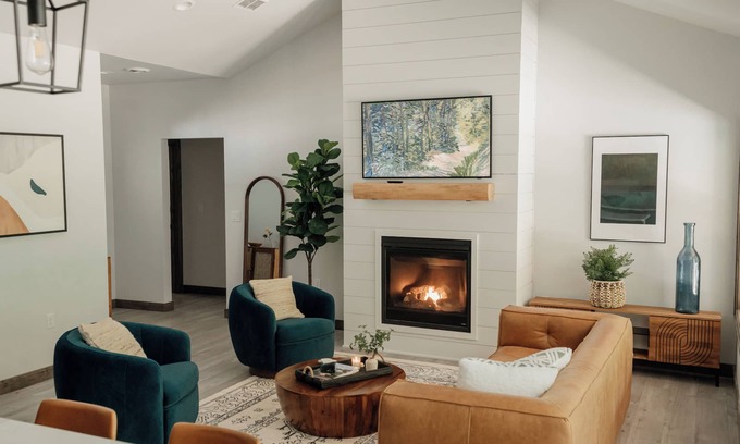 Baileys Harbor House | The Perfect Quiet Escape- 5 mins to Bailey's Harbor Marina-Family Size Cabin