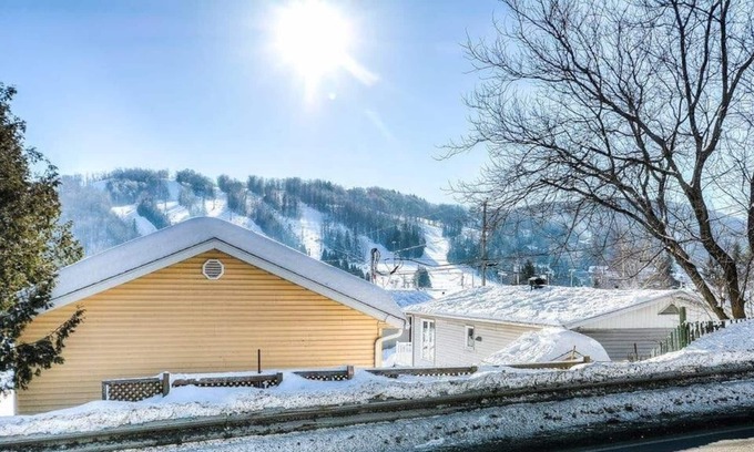 Saint-Sauveur Apartment | The Perfect Ski Getaway: Cozy Cottage With a View