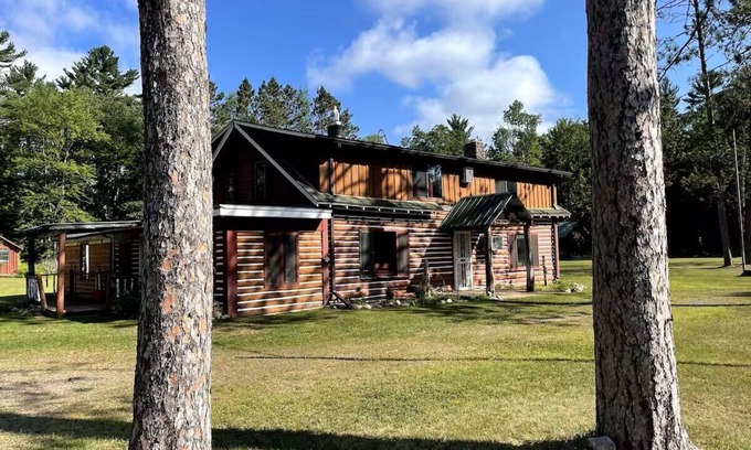 Clam Lake House | The PineHurst Lodge - Lower Clam Lake -