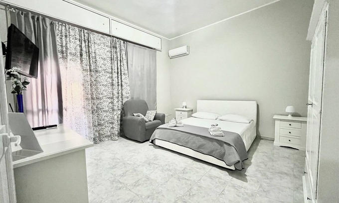 Carosino House | The pink corner is a facility located in a small town a few kilometers from the sea