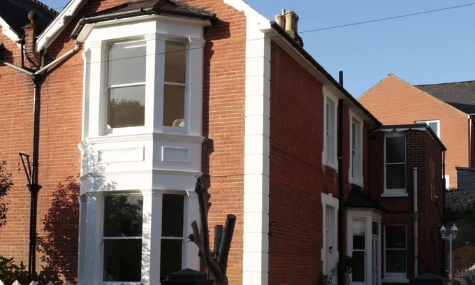 Ventnor House | The Pink Door. Elegant 4 Bed Georgian House views of the sea and downs