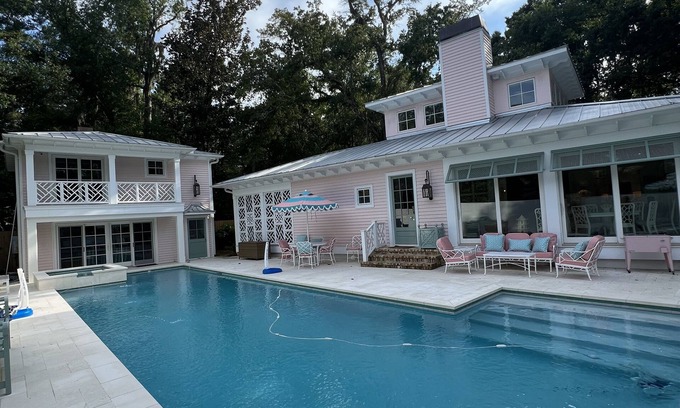 Fairhope House | The Pink House in Fairhope, AL - less than a mile from The Grand Hotel!