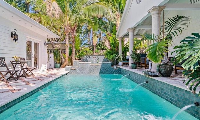 Old Northwood Historic District Villa | The Place at Northwood