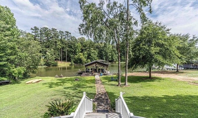 Eatonton House | The Place to Be: Lakefront, Hot Tub, Game Room