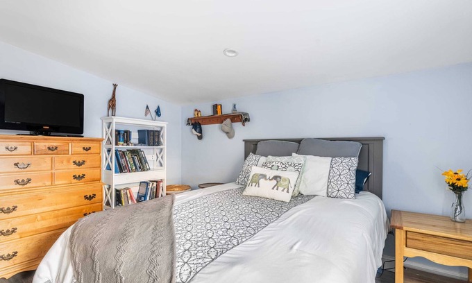 Buttermilk Bay House | The Plymouth Cottage: 2BD/2BA