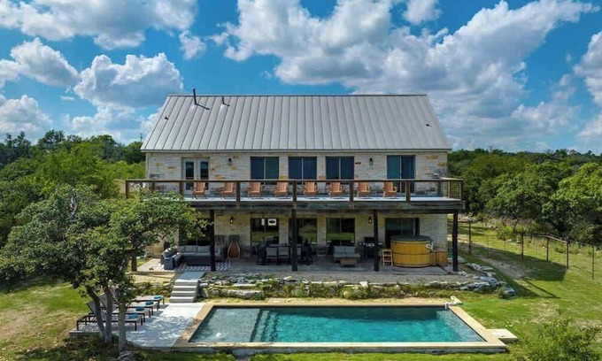 Fredericksburg House | The Point-Hill Country Views-Pool+Hot Tub