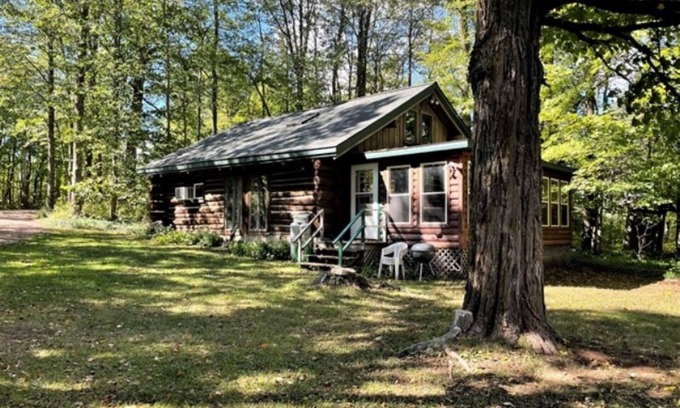 Glidden Cabin | The Pond Cabin | 2 Bed, 1 Bath