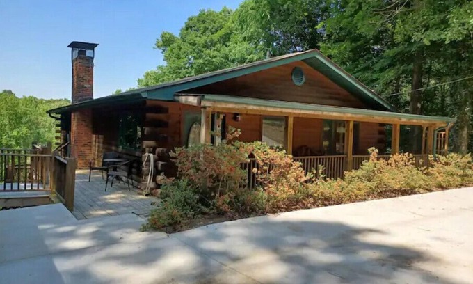 Cadiz House | The Ponderosa - 2 Story, 3 bedroom, 2 bath & den