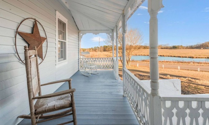Eclectic Cottage | The Ponderosa Bunkhouse, Minutes from Lake Martin!