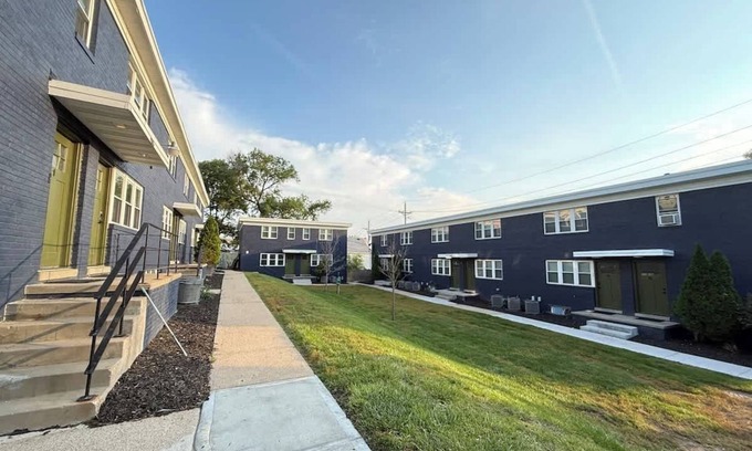 Joslyn Castle Apartment | The Ponderosa-near UNMC