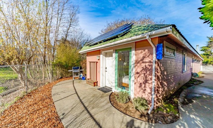 Ferndale House | The Pool House