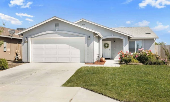 Armona House | The Poppy House 4bd near NAS