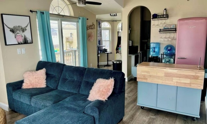 Hampton Condo | The Posh Plum - Fun and Easy Beach Vacation - In the Heart of it All