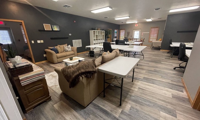 Suamico House | The Posie Patch Mini Retreat, Sleeps 7, 12 Miles North of Lambeau Field