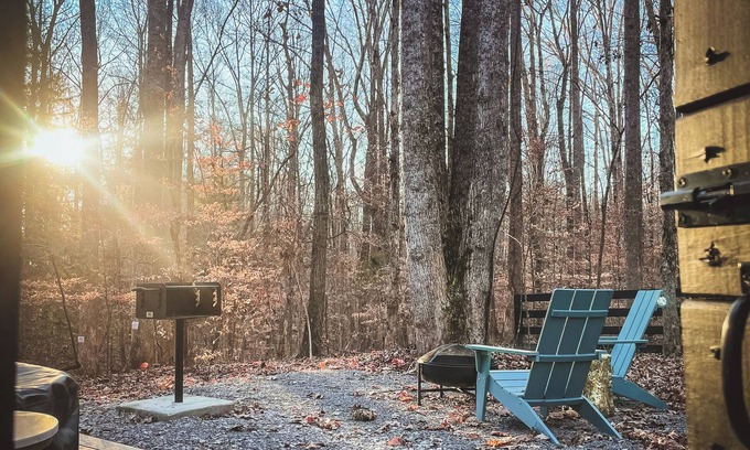 Cookeville Hotel | The Premier Mini Modern Cabin is a perfect romantic retreat for two or a peaceful self-indulgent getaway for the one and only you! A luxury suite designed for no more than two. inside you'll find love is in the air with our sleek designs and