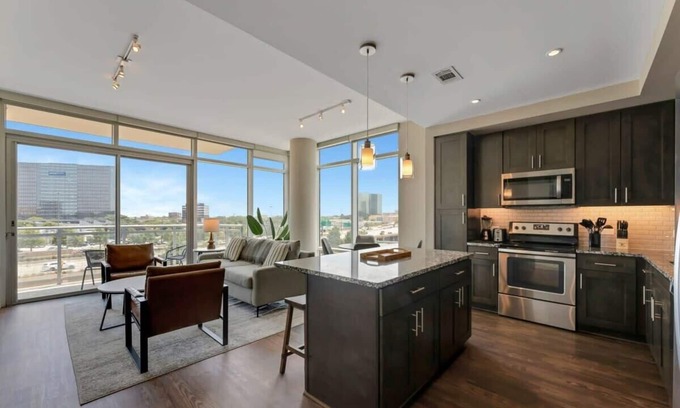 Houston Apartment | The Preston Beauty I Premium 2BR in Dallas