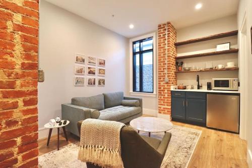 Old Town Alexandria Apartment | The Prince Suite at Prince Street Inn
