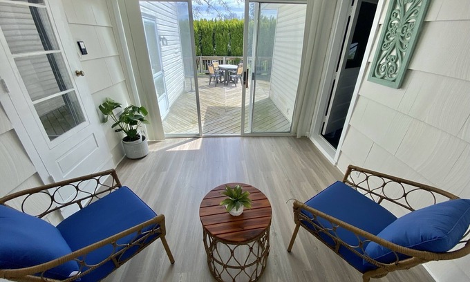 Rochester House | THE PRINCESS RANCH IS MODERN AND CENTRAL