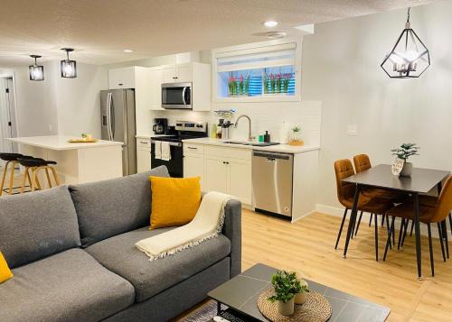 Northwest Edmonton House | The Private Central Edmonton Suite - Comfortable & Fully-Equipped Basement Suite