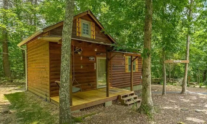Tracy City Cabin | The Private Reserve Cabin, Hot Tub, Pet Friendly, Secluded