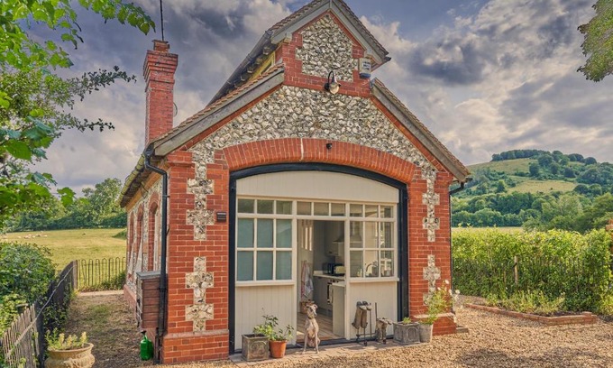 Steyning House | The Pump House At Wiston Estate
