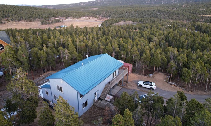 Black Hawk House | The Quartz Retreat - 5 min from Golden Gate Canyon State Park