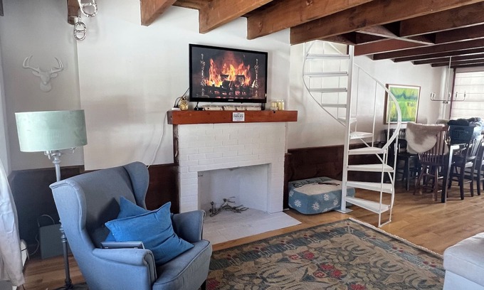 West Hartford Condo | The Quechee Acorn! Cozy 2-bedroom condo near amazing amenities!