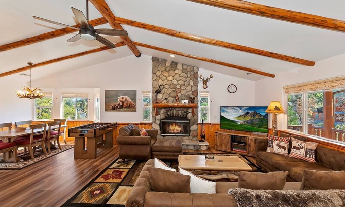 Castle Glen Estates Cabin | The Quiet Place By Destination Big Bear:Located in the Castle Glen Estates!Pet Friendly! Pool Table! Foosball!