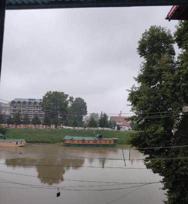 Srinagar House | The Qulsum Homestay