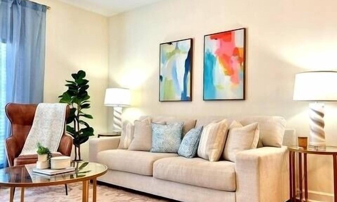 Oxford House | The Rebel Roze, 2BR Stay by Velvet Ditch Villas