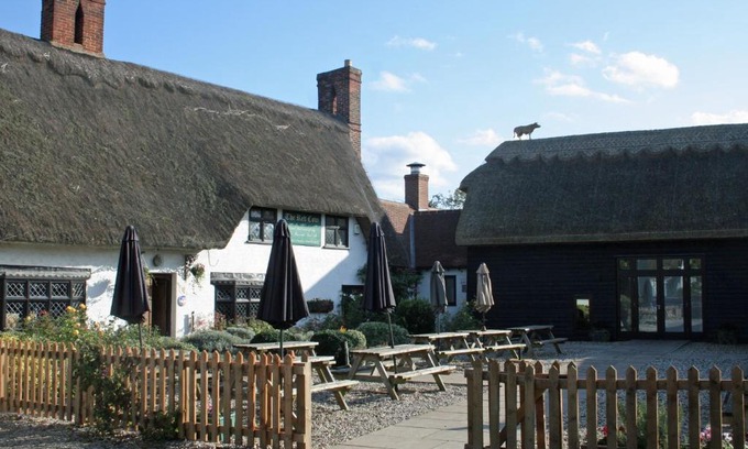 Chrishall Hotel | The Red Cow