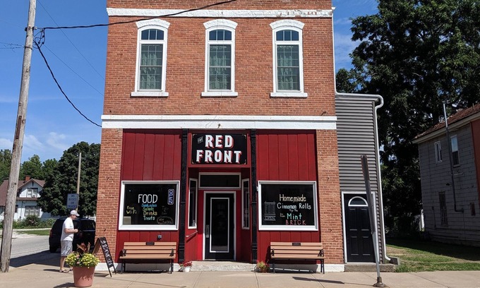 Nauvoo Apartment | The Red Front Suite - Sleeps 15