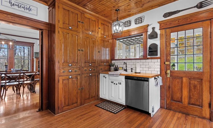 Arkville House | The Red Hemlock House And Barn, Let us be your mountain home away from home