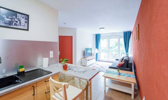 Chessy Apartment | THE RED HOME 10MN DISNEY PARKING PRIVEE.