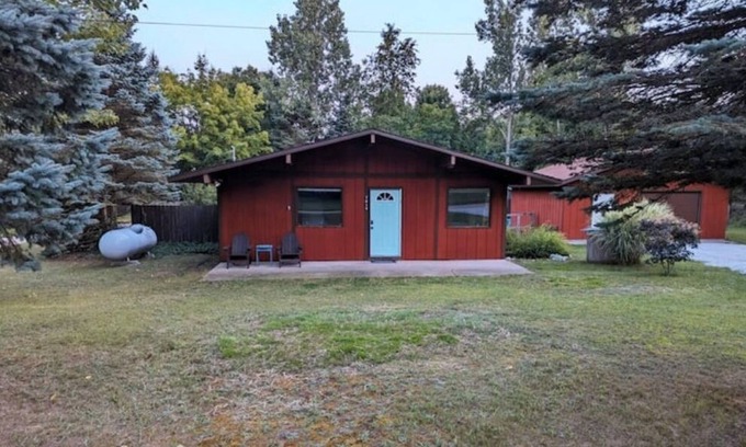 Shelby Cabin | The Red House