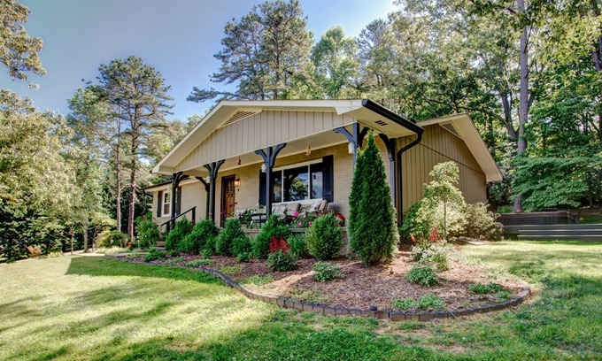 Arden House | The Red Maple Getaway