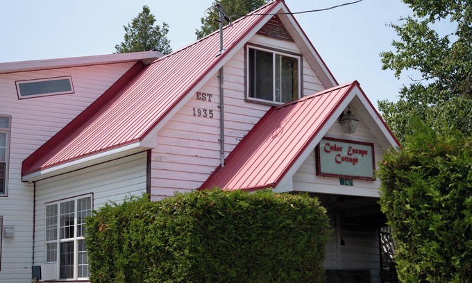Tobermory House | The Red Roof - Back Portion - Sleeps 8