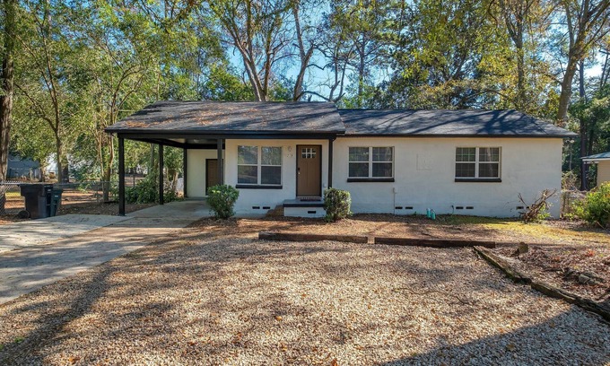 Chapel Ridge House | The Renegade - Renovated 3 Bedroom