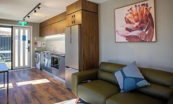 Rewa Apartment | The Residence Fitzroy - One bedroom Apartment - Sky Tv (Apt 1)