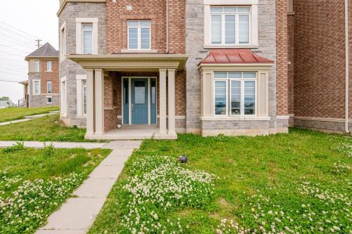 Oakville House | The Residence, Your comfort is our culture