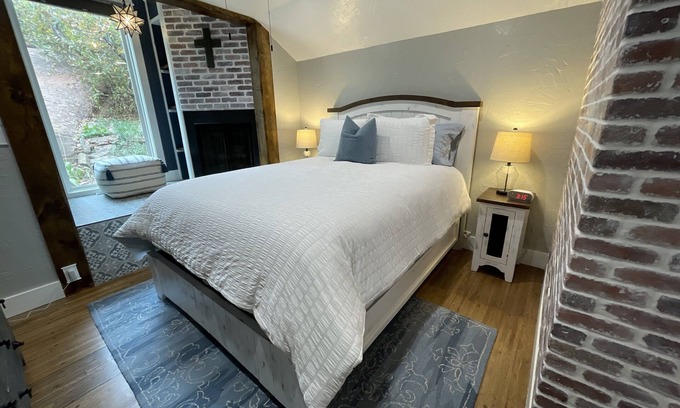 West Colorado Springs House | The Retreat at Laurel *Walking Distance to Garden of the Gods*