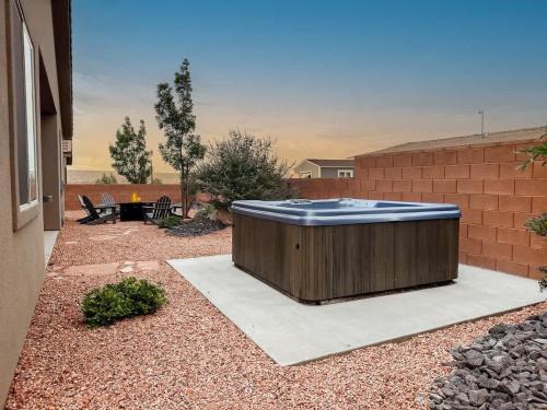 Page House | The Retreat - Hot Tub Fire Pit Boat Parking