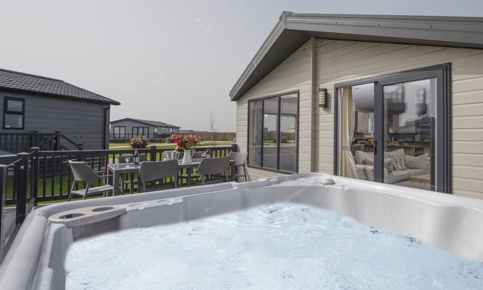 Truro Cabin | The Retreat, Newperran Heights - a lodge that sleeps 6 guests in 3 bedrooms