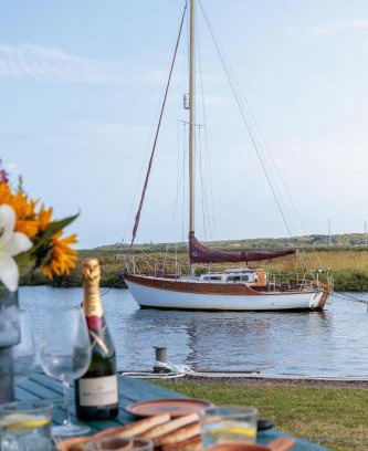 Christchurch House | The Retreat, Waterfront & Log Burner