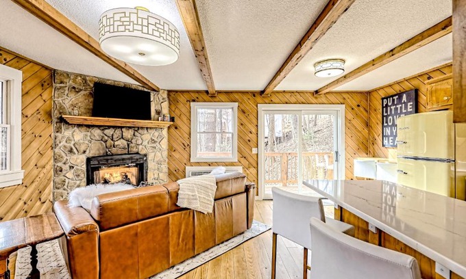 Blairsville House | The Retro