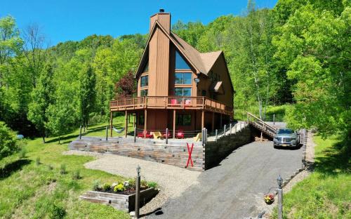 Great Valley Ski Chalet | The Ridge Chalet in Ellicottville Hot Tub & Sauna