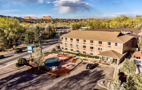 Manitou Springs Hotel | The Ridge Hotel - Manitou Springs
