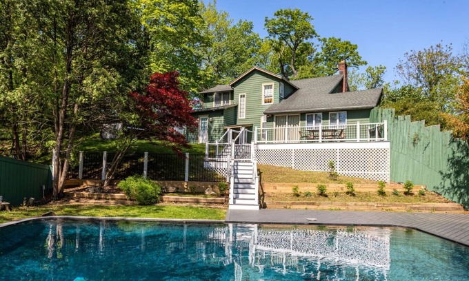 Saugerties House | The Ridge House: Hot Tub, Pool