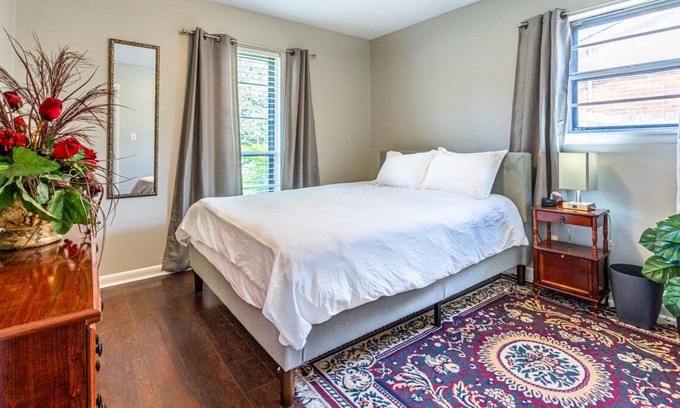 Decatur House | The River City Comfort House: Great for Work & Fun