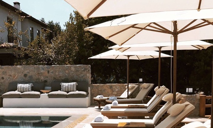 Ula Hotel | The River House